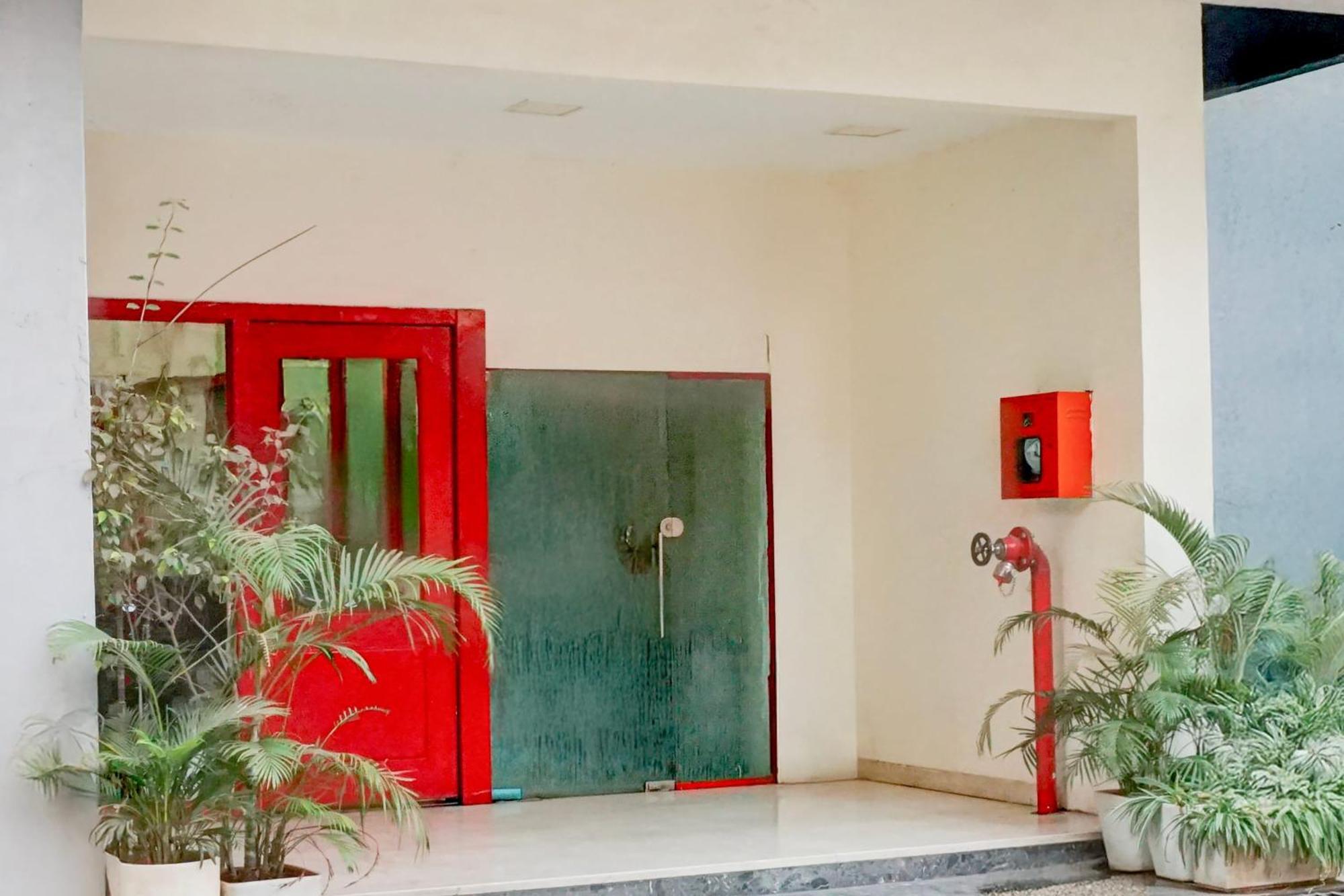 Super Townhouse Mg Road Pune Exterior foto