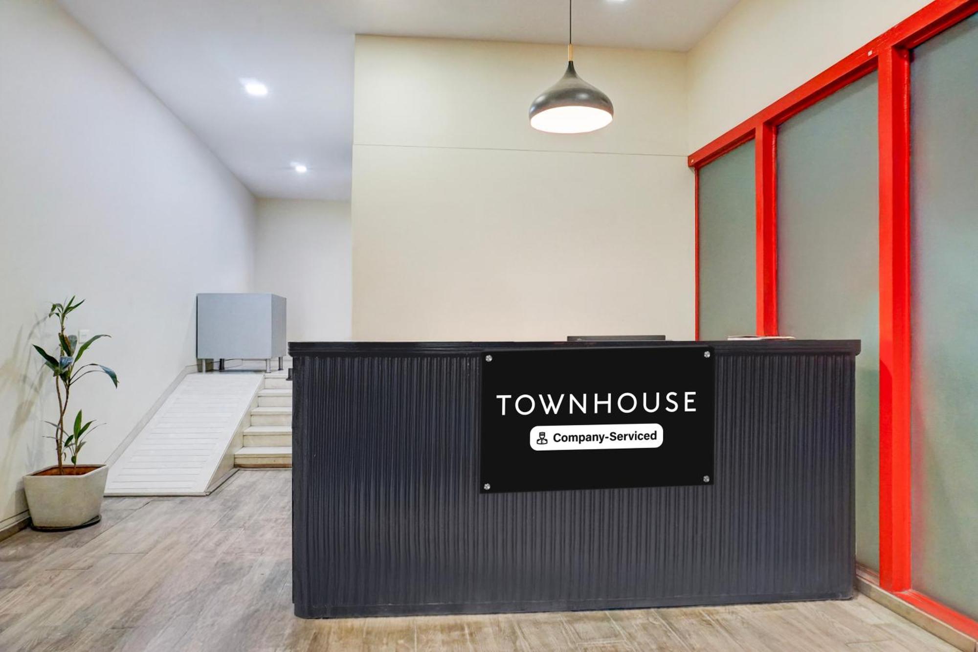 Super Townhouse Mg Road Pune Exterior foto